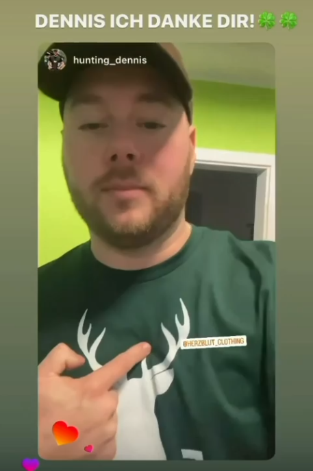 Kundin zeigt Onlybabe in Anwendung